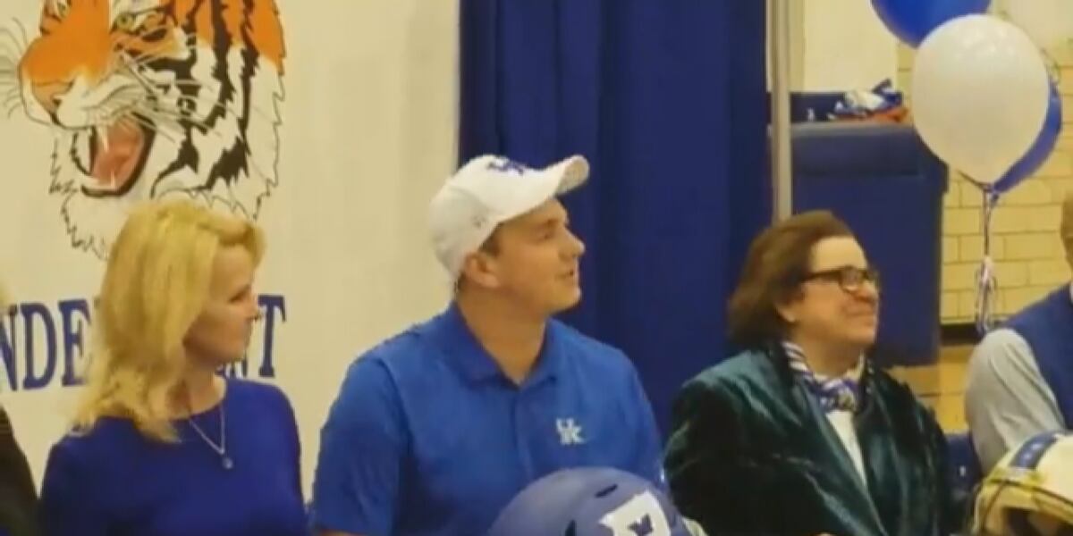 Tyler Couch signs with Kentucky football