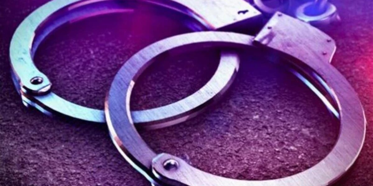 Man arrested after brief foot chase, seize suspected Carfentanyl