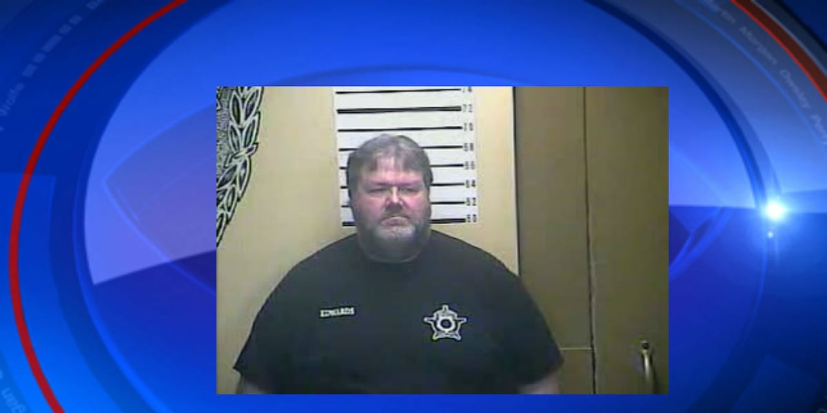 David Bell Inmate Correctional officer arrested on duty at Bell County Detention Center